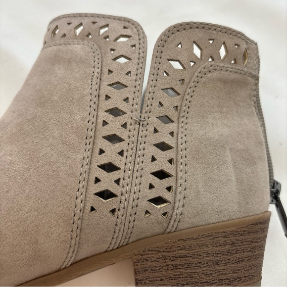 INDIGO RD Cadelen Taupe Perforated Fabric Block Heel Ankle Boots Zip NIB Sz 8 M - Picture 9 of 16